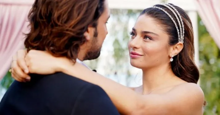 Ayça Ayşin Turan und Alp Navruz wurden zum schönsten Paar gekürt!