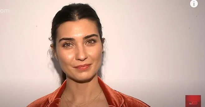Diejenigen, die Tuba Büyüküstün vermissen, sind hier! So haben Sie die schöne Schauspielerin schon lange nicht mehr gesehen!