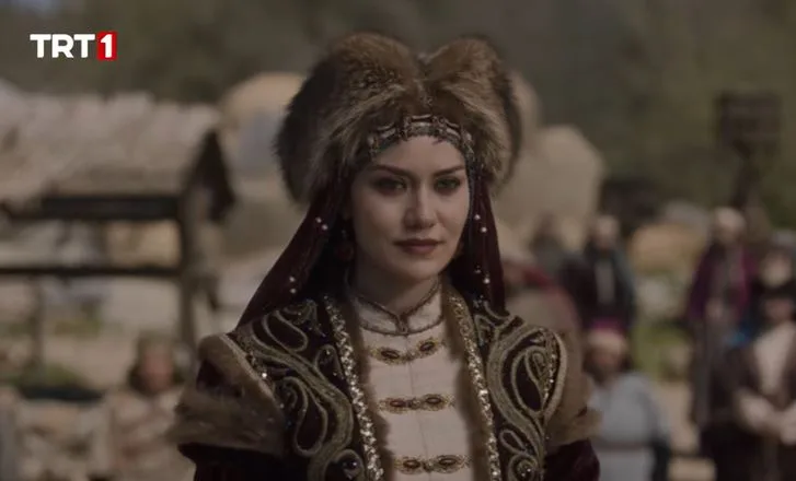 Verlässt Fahriye Evcen die Fernsehserie Alparslan Great Seljuk? Die Vorwürfe machten ein Chaos!