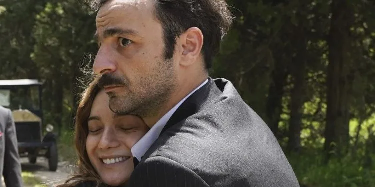 Der Abschied von Damla Sönmez aus der Aziz-Serie verzögerte sich, Abschiedsposen kamen!