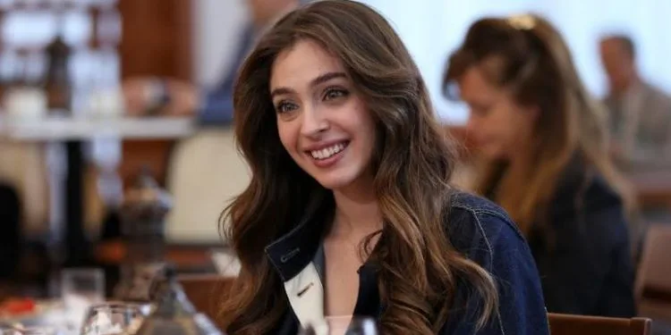 Cemre Baysel ist in der Hauptrolle in der neuen Serie des Drehbuchautors der TV-Serie Sen Çal Kapımı!