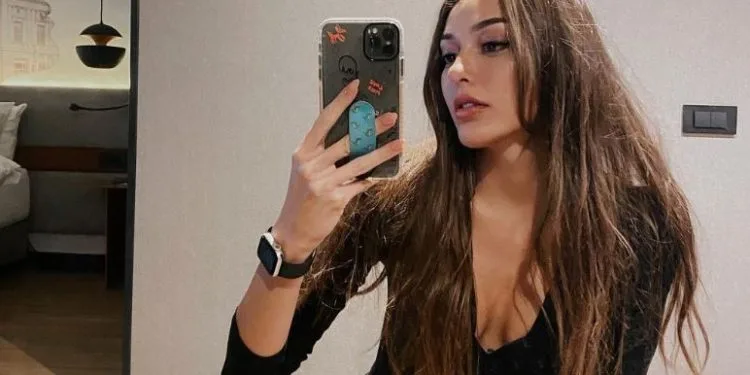 Demet Özdemir überraschte ihre Fans mit ihrem Kindheitsfoto!