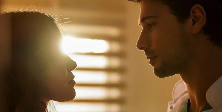 Hazal Subaşı und Deniz Can Aktaş eroberten die Herzen der Zuschauer in der Fernsehserie Kasaba Doktoru!