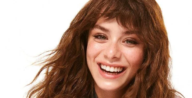 Wie konnte İlayda Alişan eine Sommerserie akzeptieren? Die Antwort verbirgt sich im Beispiel von Cemre Baysel!
