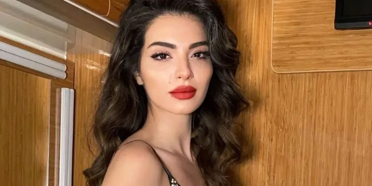 Der Grund für das Leuchten in Melisa Aslı Pamuks Augen ist die große Liebe, die sie lebt