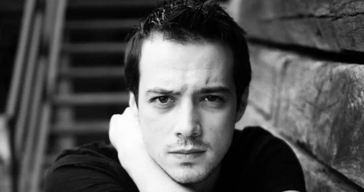 Mert Yazıcıoğlu, der romantische Sinan aus Aşk 101, macht sich bereit, mit einem Drama zurückzukehren, das Ärger machen wird!