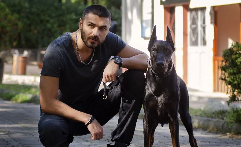 Wer ist Emre Dinler? Woher kommt er – Größe – Alter – Fernsehserie – Familie