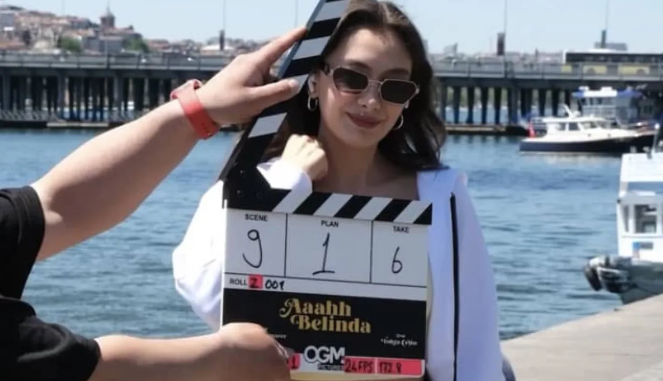 Das Duo aus Neslihan Atagül und Serkan Çayoğlu ging für den Film Aaahh Belinda!