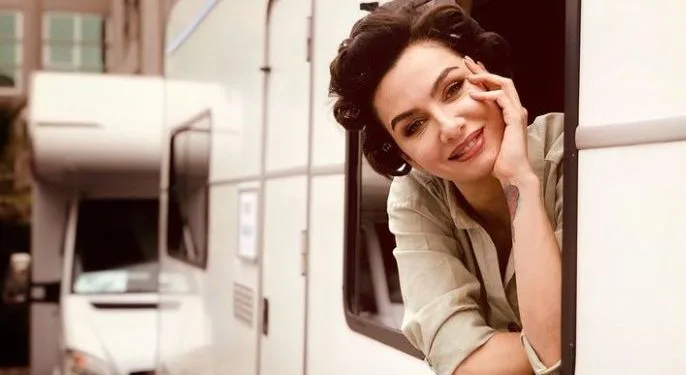 Birce Akalay hielt ihr Wort nicht, sie kündigte die Projekte an, an denen sie niemals teilnehmen würde!