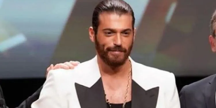 Can Yaman traf eine so große Entscheidung, dass die Auszeichnung, die er erhielt, seine Begeisterung noch mehr steigerte!