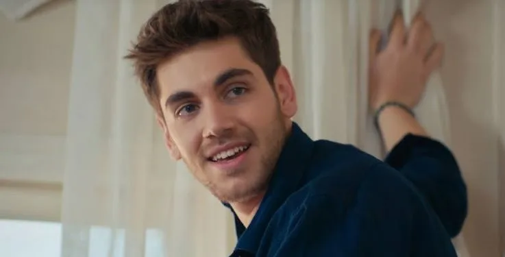 Emre Bey, der mit Elimi Bırakma glänzte, zeigte sein Glück mit seiner neuen Serie nach zwei unglücklichen Fernsehserien!