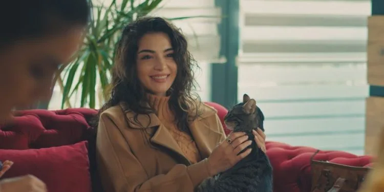 Melisa Aslı Pamuk gab die großartigen Neuigkeiten aus der Hayaller ve Hayatlar-Serie bekannt!