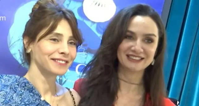 Birce Akalay und Nur Fettahoğlu, die sich in der Fernsehserie Babil kennengelernt haben, wurden sehr gute Freunde