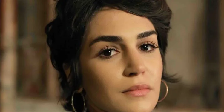 Eine neue Serie, die Sahra Şaş internationale Popularität bringen wird und mit der TV-Serie von Bizim Hikaye und Kadın glänzt!