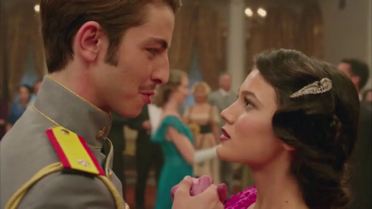 Pınar Deniz und Boran Kuzum glänzten zusammen in derselben Serie, Jahre später nahmen sie wieder am selben Projekt teil!