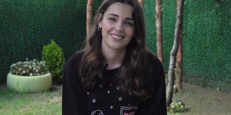Wussten Sie, dass die Schauspielerin Yağmur Tanrısevsin auch Designerin ist? Schau, was sie tut