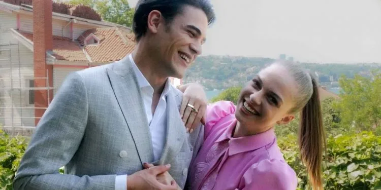 İpek Filiz Yazıcı und Atakan Hoşgören sehen in der TV-Serie İçimizdeki Ateş großartig zusammen aus