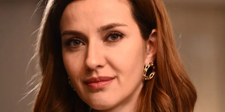 In der Fernsehserie Annenin Sırrıdır Çocuk überrascht İrem Helvacıoğlu das Publikum mit dem, was sie getan hat!