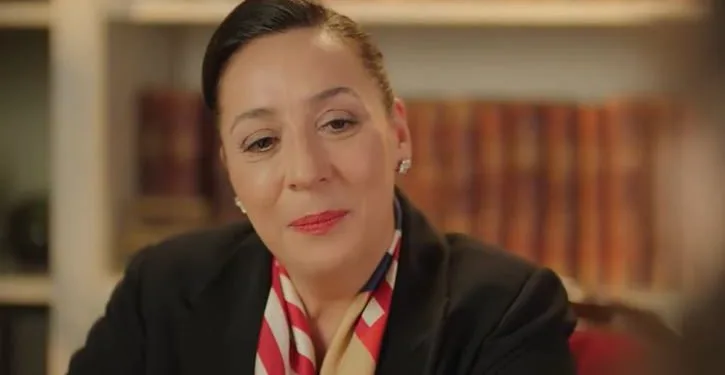 Binnur Kaya kehrt nach The Kırmızı Oda! ganz anders an die Dramasets zurück!