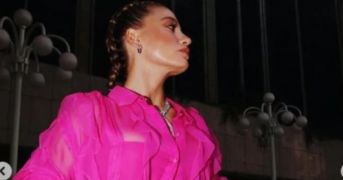 Serenay Sarıkaya, Hande Erçel und Pınar Deniz strahlten Anmut auf der Party aus, an der sie teilnahmen