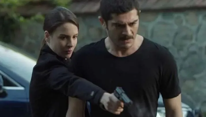 Hilal, die mysteriöse Frau aus der Fernsehserie Maraşlı mit Burak Deniz und Alina Boz, ist wieder aufgetaucht!