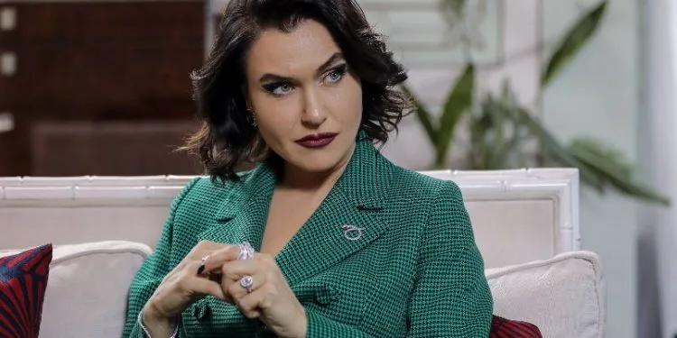 Der letzte Zug von Fatih Aksoy in der Yasak Elma-Serie, Şevval Sam, offenbarte ihre Unsicherheit!