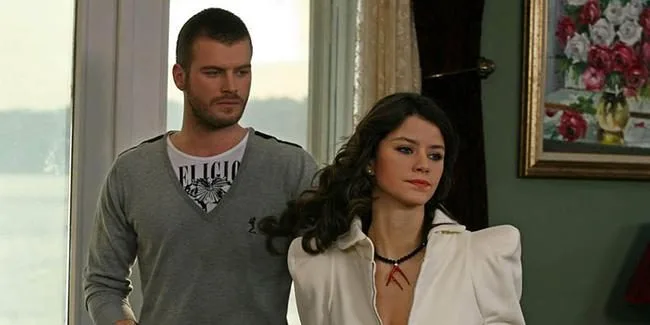 Das erste Bild aus dem neuen Film von Kıvanç Tatlıtuğ und Beren Saat erschütterte die sozialen Medien!