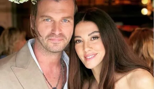 Detail von Kıvanç Tatlıtuğs Sohn Kurt Efe auf dem Foto, das im Abstand von 2 Monaten aufgenommen wurde!