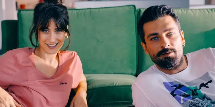 Fans von Hazal Kaya und Onur Tuna, auf geht’s zu Disney Plus!