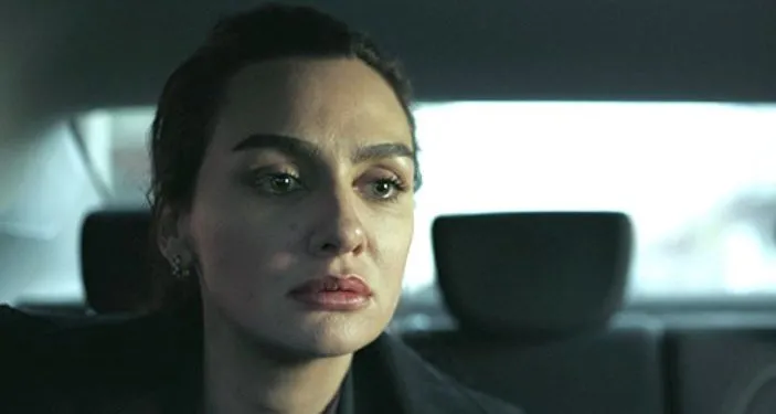 Der Name der Serie, die Birce Akalay in ihrem Leben nicht vergessen kann, ist Yer Gök Aşk!