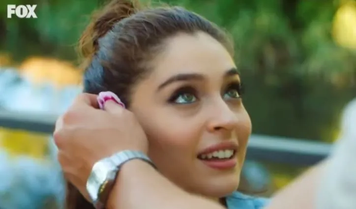 Cemre Baysel Erfolg auf den Spuren von Burcu Özberk! Baht Oyunu und Senden Daha Güzel wurden zur Visitenkarte!