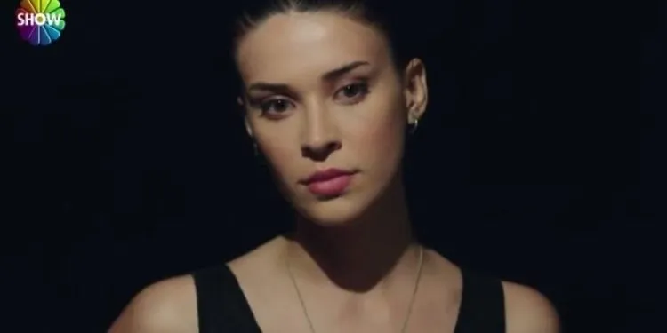 Komm, die schönste Kommissarin! Die Vorfreude auf die neue Serie von Devrim Özkan ist groß und ihre Fans haben einen Spitznamen gefunden!