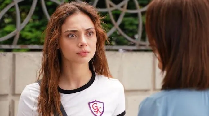 Rabia Soytürk, die in der Hauptrolle der Serie Duy Beni spielt, erlebt eine Explosion in den sozialen Medien!