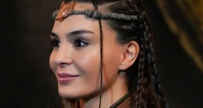 Ebru Şahin gab mit ihren Bikini-Posen ein Bild wie eine Meerjungfrau ab, ihre Fans liebten es!