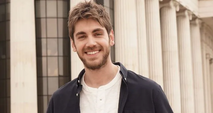 Die unbekannten Züge von Emre Bey, der Hauptrolle in der Balkan-Ninnisi-Serie, tauchten auf