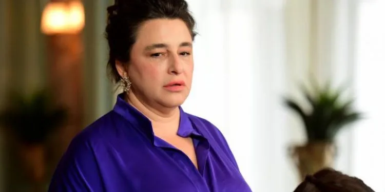 Die Tür von Esra Dermancıoğlu, die sich auf die TV-Serie Bir Küçük Gün Işığı vorbereitet, ist für digitale TV-Serien geschlossen!