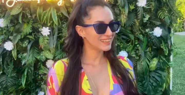 Hande Doğandemir bekommt Waffentraining für ihren neuen Film!