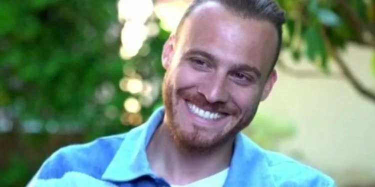 Eine gemeinsame Erinnerung von Kerem Bürsins Schulfreund aus den USA machte die Fans wahnsinnig!