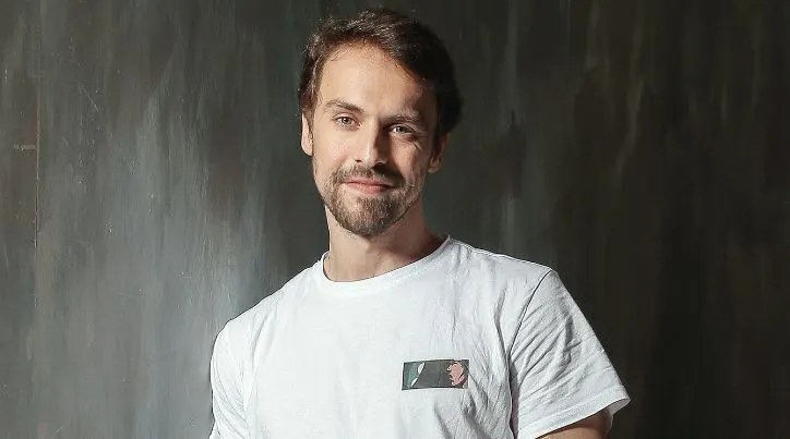 Es kann sehr interessante Entwicklungen in der Karriere von Metin Akdülger, dem Orhan der Club-Reihe, geben!