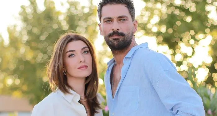 Onur Tunas Pose vom Set mit Aslıhan Güner enthüllte auch sein Bild im Film!