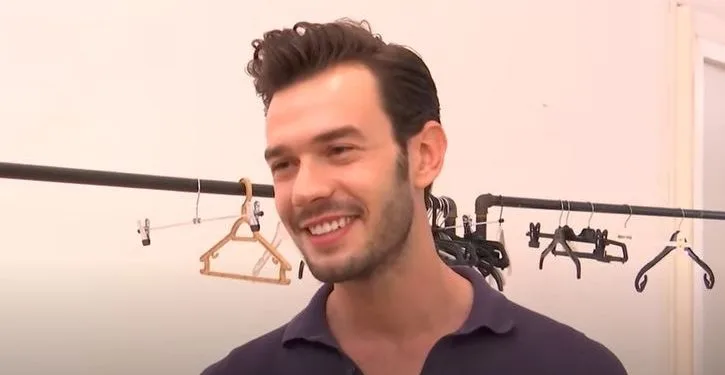 Aytaç Şaşmaz hat sein eigenes Lied „Vazgeçme“ mit Text und Musik enthüllt!