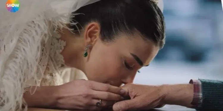 Özge Yağız, die mit der Serie Yemin glänzt, hat sich den größten Traum ihres Lebens verwirklicht!