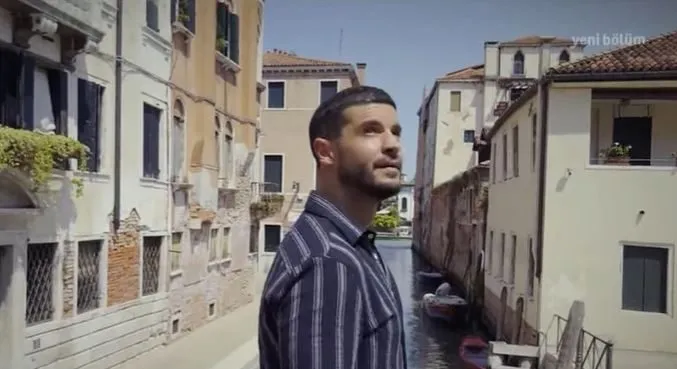 Berk Oktay steht an der Schlüsselstelle der Serie Bir Küçük Gün Işığı und er hat eine große Verantwortung auf seine Schultern genommen!