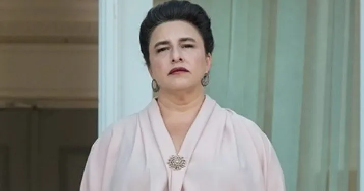 Als herrschsüchtige Mutter wird Esra Dermancıoğlu die Zuschauer in Bir Küçük Gün Işığı in den Wahnsinn treiben