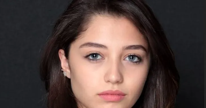 Ein Glücksvogel ist auf Kayra Zabcı gelandet, die junge Schauspielerin, die mit Gülperi auf sich aufmerksam gemacht hat!