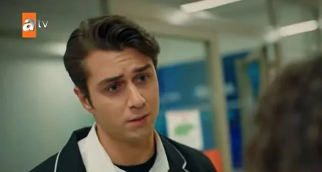 Onur Seyit Yaran, der Doruk der Serie Kardeşlerim, ist im berühmten spanischen Magazin!