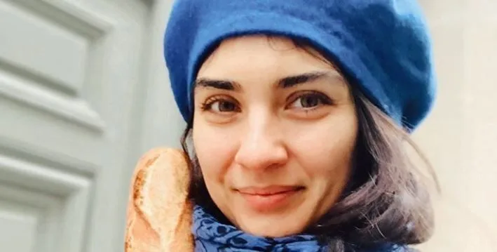 Tuba Büyüküstün, das Covergirl, wurde für ihre atemberaubenden Fotos bewundert