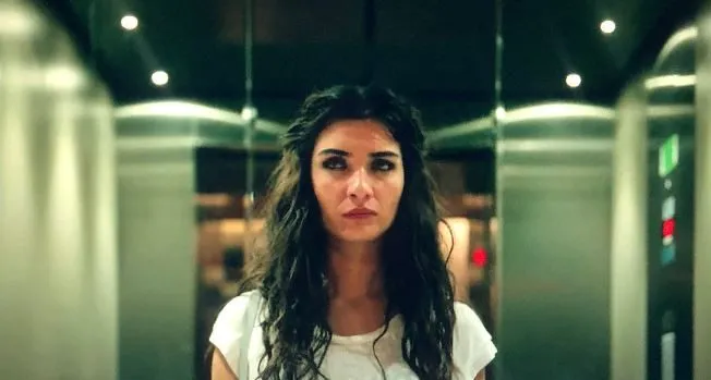 Wurde die Figur von Ada in der Serie Zeytin Ağacı mit Tuba Büyüküstün im Hinterkopf geschrieben, oder ist dies das Ergebnis?