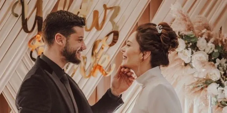 Überraschungshochzeit von Berk Oktay und Yıldız Çağrı Atiksoy!