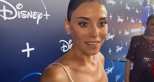 Atemberaubende Aussagen über Beziehungen von Cansu Dere, deren Projekt in Disney Plus mit Spannung erwartet wird!